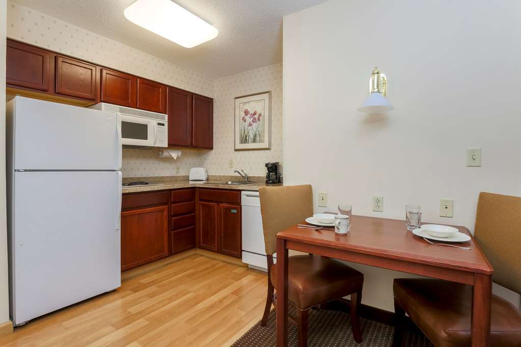 Homewood Suites By Hilton Erie Room photo